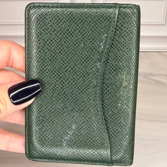 Louis Vuitton Taiga Leather Pocket Organizer – GreenVery Good Condition
